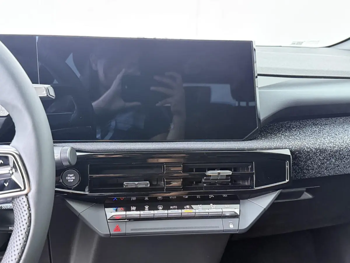 techno full hybrid E-Tech 160 pk | pack winter, safety & parking | lichtmetalen wielen 18""rythmic" | verlenging connected services openR link met vijf jaar |
