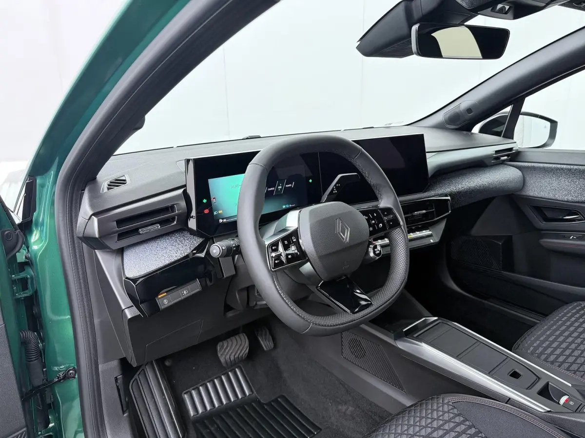 techno full hybrid E-Tech 160 pk | pack winter, safety & parking | lichtmetalen wielen 18""rythmic" | verlenging connected services openR link met vijf jaar |