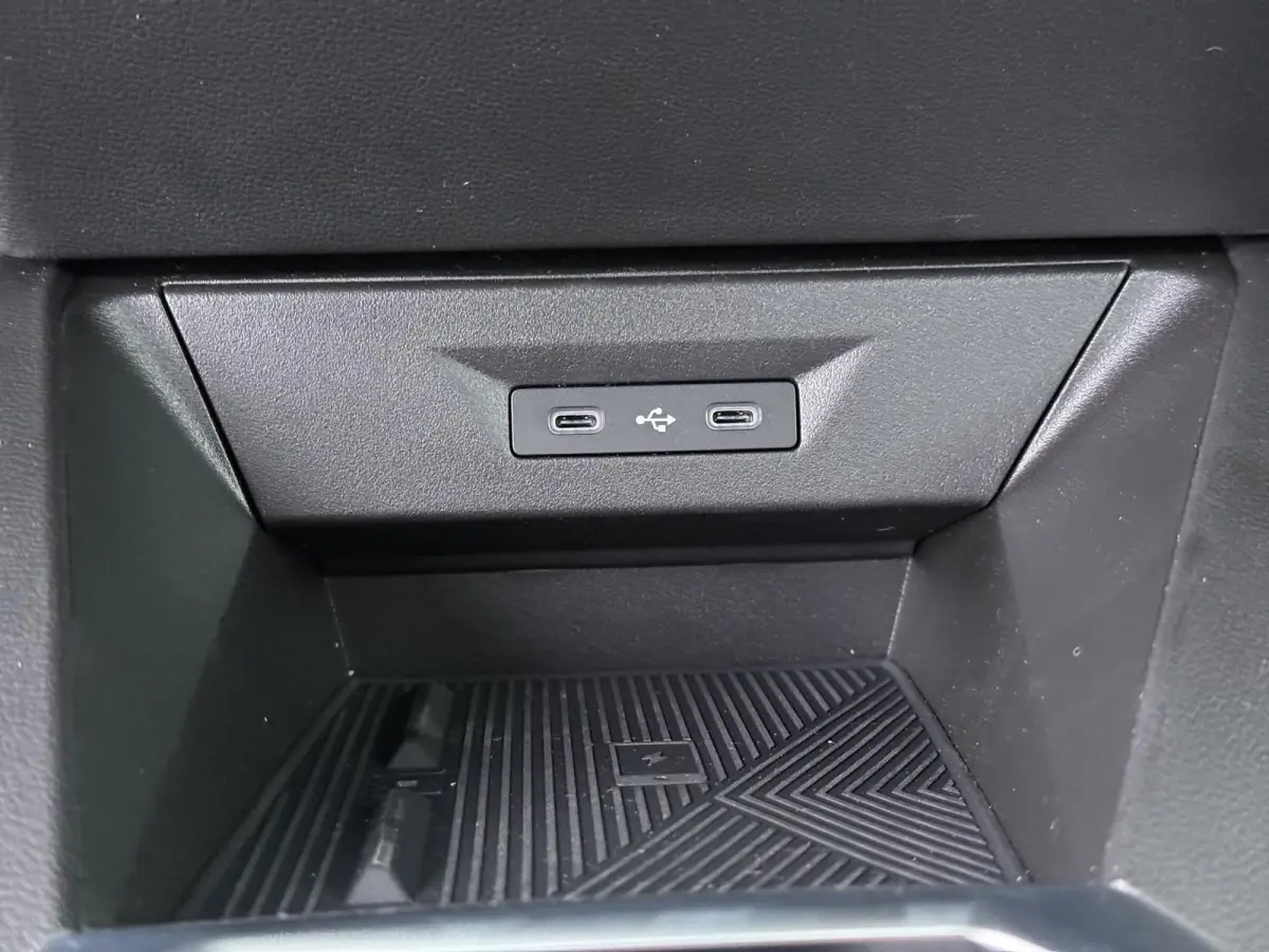 techno full hybrid E-Tech 160 pk | pack winter, safety & parking | lichtmetalen wielen 18""rythmic" | verlenging connected services openR link met vijf jaar |