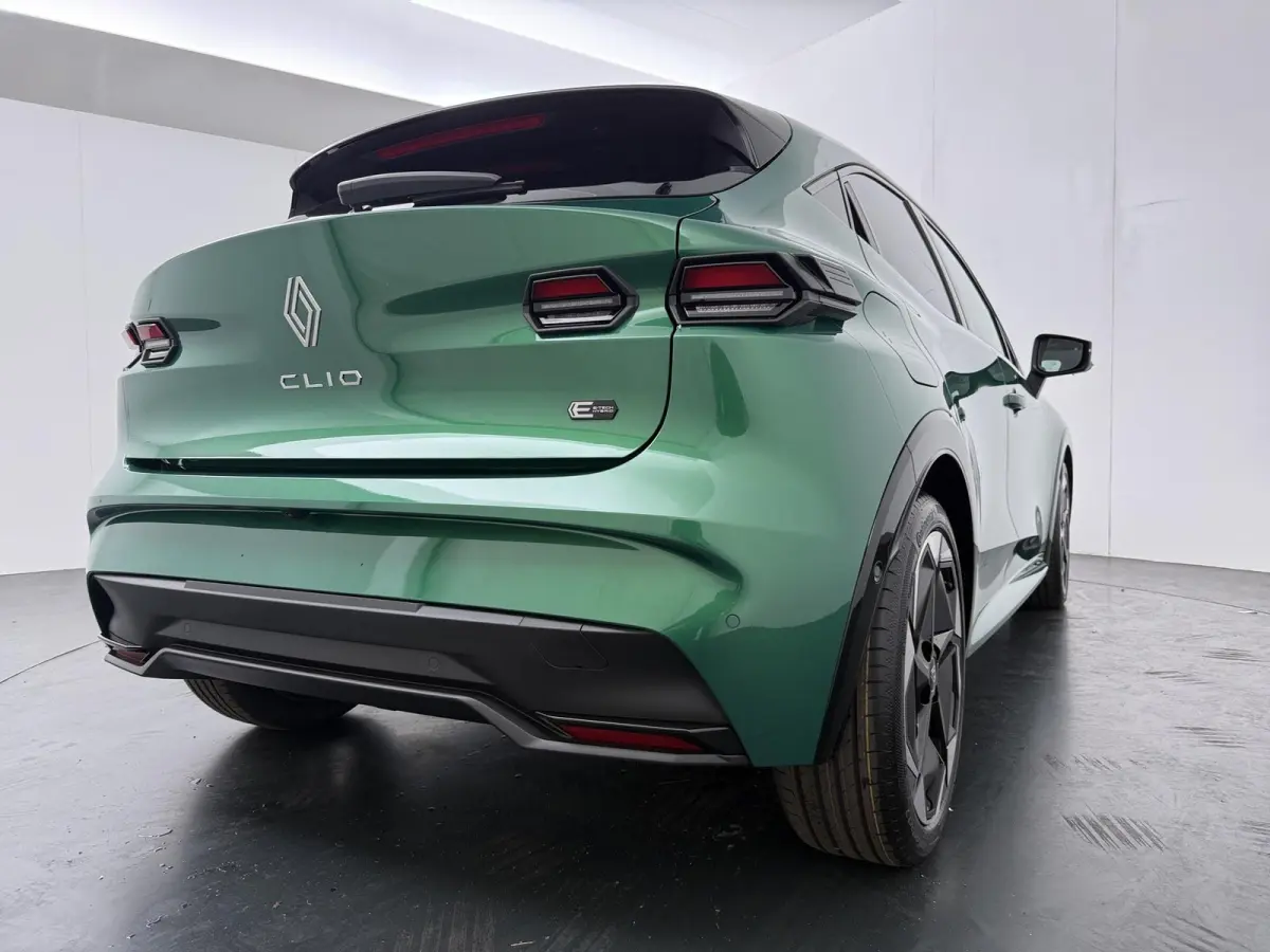 techno full hybrid E-Tech 160 pk | pack winter, safety & parking | lichtmetalen wielen 18""rythmic" | verlenging connected services openR link met vijf jaar |