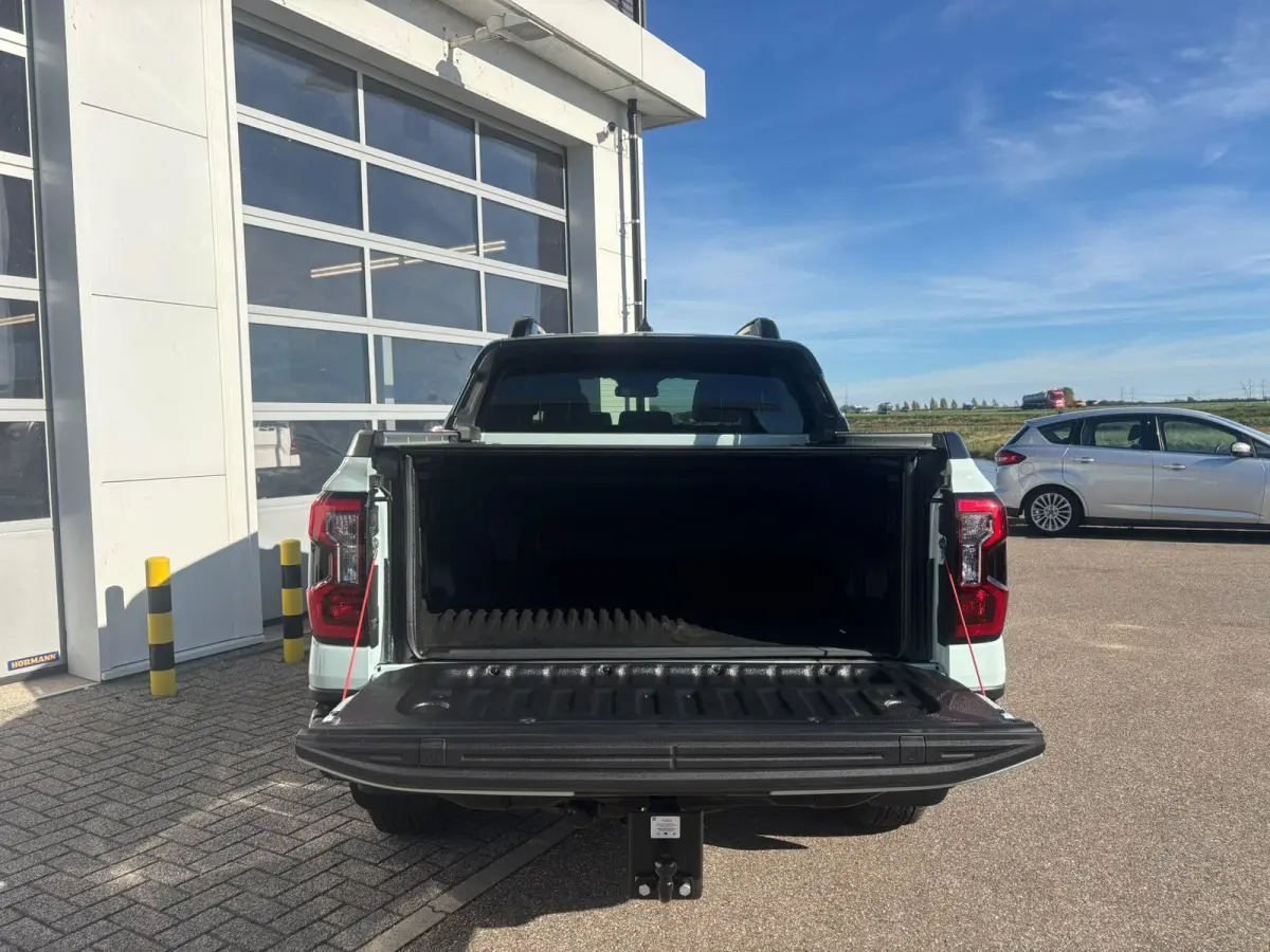 Stormtrak 2.3 PHEV | 278 PK! | 3500 KG Trekvermogen | Adaptief Cruisecontrol | Verwarmde Stuur/Stoelen | 4x4 Aangedreven