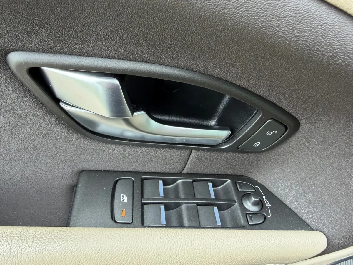 2.0 Si4 Urban Series SE Leer / Pano / Cruise / Carplay / Trekhaak / Stoel verw.