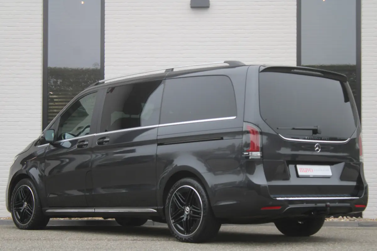 300d / AMG / DC / Exclusive / 4-Matic / Luchtv / Elec Stoel / Burmester / Vol Opties / NIEUWSTAAT