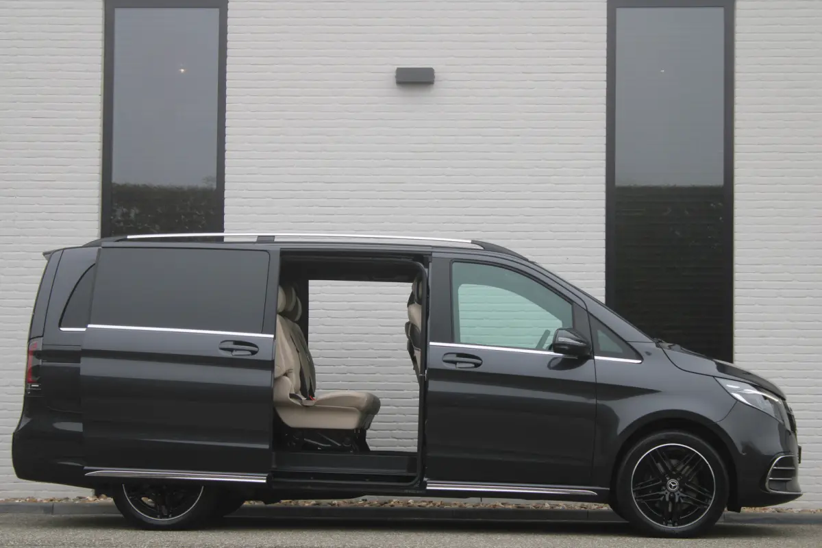 300d / AMG / DC / Exclusive / 4-Matic / Luchtv / Elec Stoel / Burmester / Vol Opties / NIEUWSTAAT