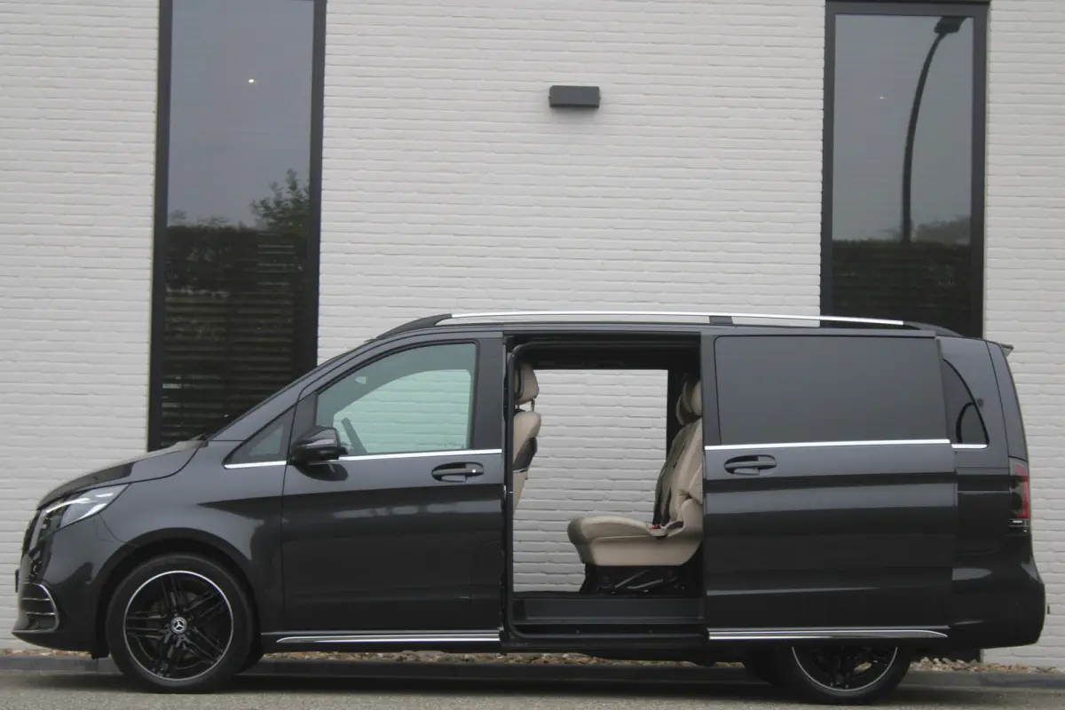 300d / AMG / DC / Exclusive / 4-Matic / Luchtv / Elec Stoel / Burmester / Vol Opties / NIEUWSTAAT