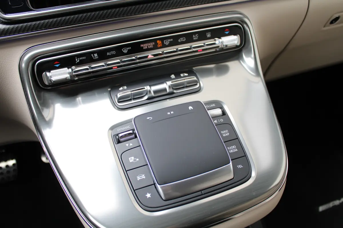 300d / AMG / DC / Exclusive / 4-Matic / Luchtv / Elec Stoel / Burmester / Vol Opties / NIEUWSTAAT