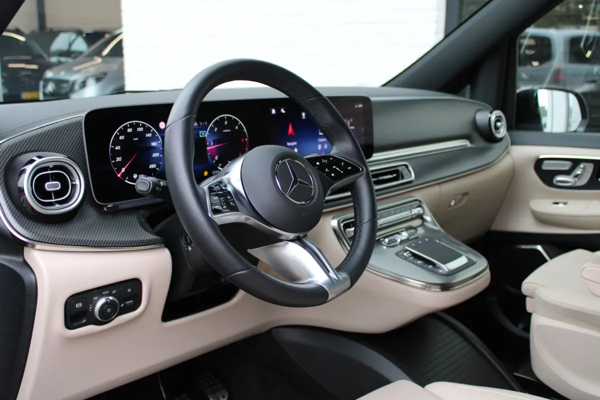 300d / AMG / DC / Exclusive / 4-Matic / Luchtv / Elec Stoel / Burmester / Vol Opties / NIEUWSTAAT