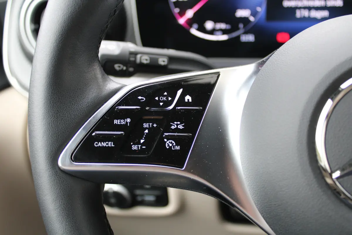 300d / AMG / DC / Exclusive / 4-Matic / Luchtv / Elec Stoel / Burmester / Vol Opties / NIEUWSTAAT