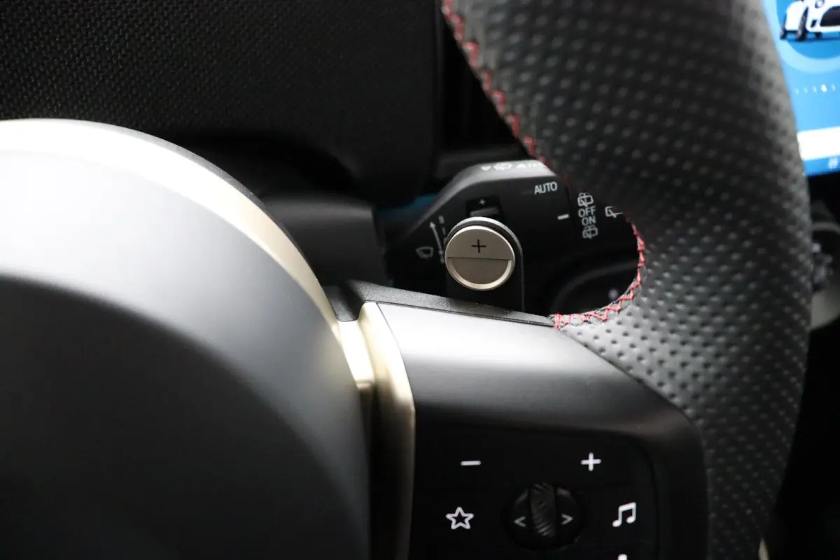 1.5 Cooper C John Cooper Works JCW Uitvoering | Pakket S | Stoel- en stuurverwarming | Panoramadak | Head-Up Display