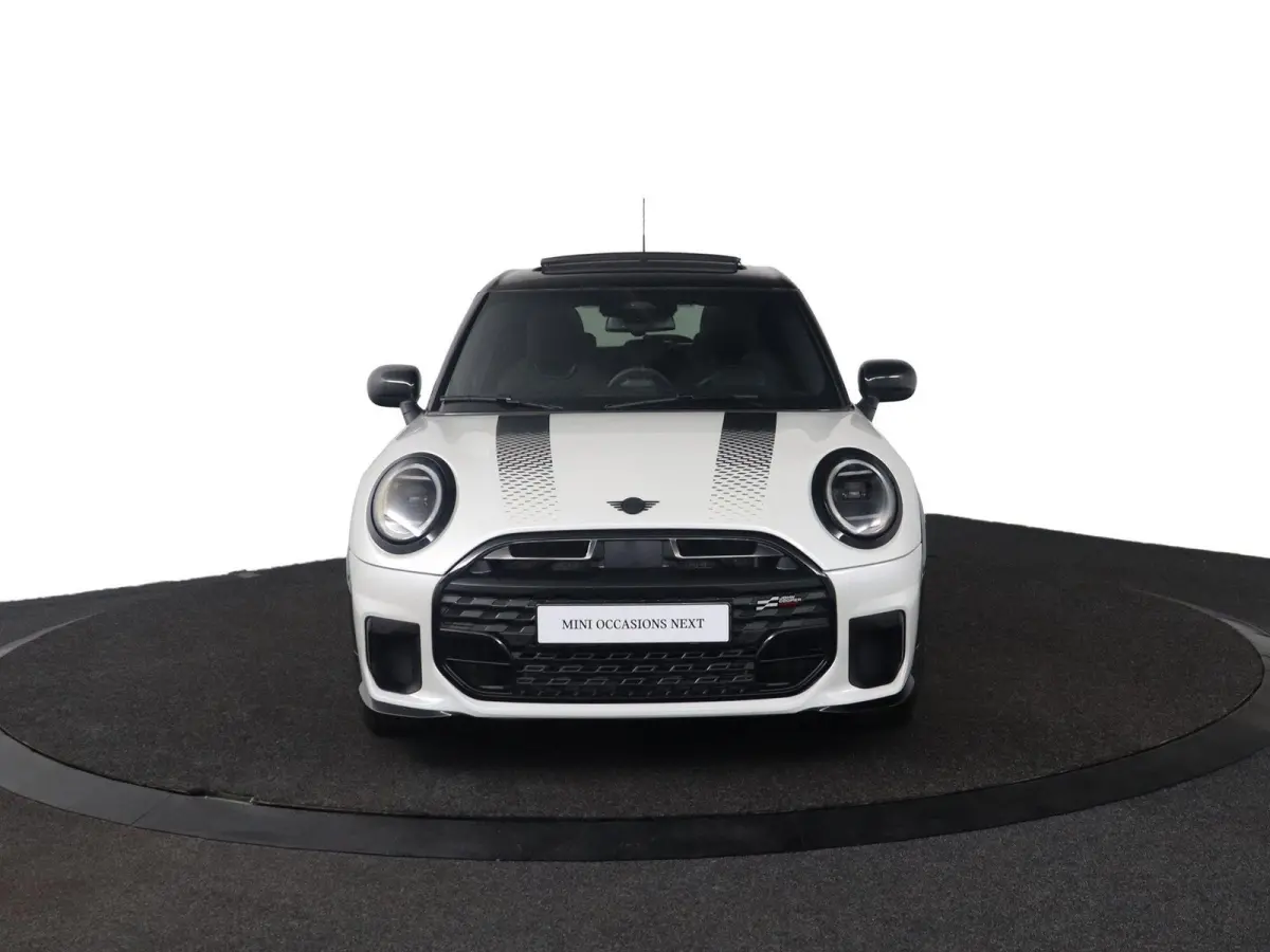 1.5 Cooper C John Cooper Works JCW Uitvoering | Pakket S | Stoel- en stuurverwarming | Panoramadak | Head-Up Display