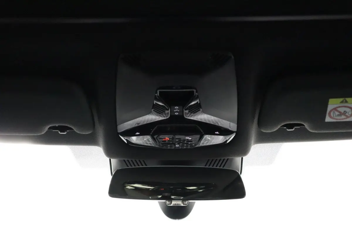 1.5 Cooper C John Cooper Works JCW Uitvoering | Pakket S | Stoel- en stuurverwarming | Panoramadak | Head-Up Display