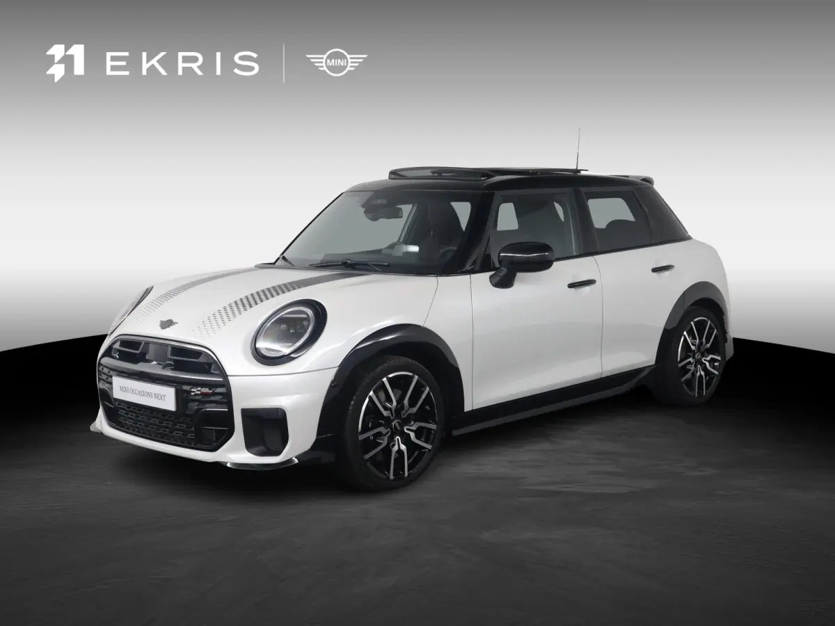1.5 Cooper C John Cooper Works JCW Uitvoering | Pakket S | Stoel- en stuurverwarming | Panoramadak | Head-Up Display