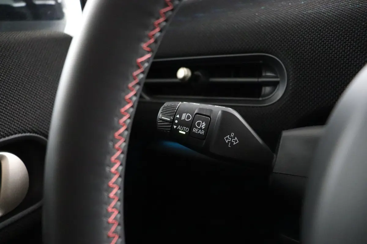 1.5 Cooper C John Cooper Works JCW Uitvoering | Pakket S | Stoel- en stuurverwarming | Panoramadak | Head-Up Display