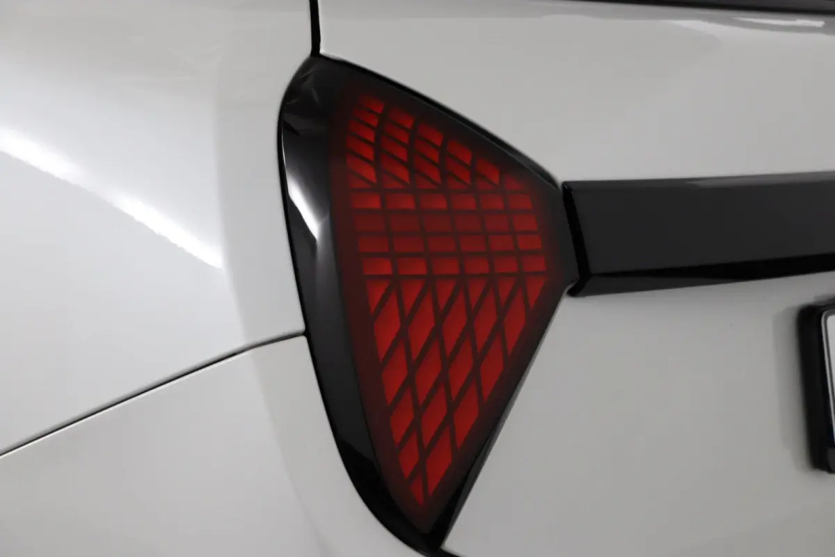 1.5 Cooper C John Cooper Works JCW Uitvoering | Pakket S | Stoel- en stuurverwarming | Panoramadak | Head-Up Display