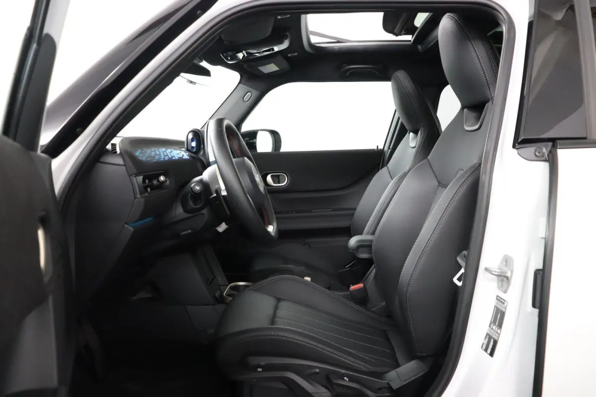 1.5 Cooper C John Cooper Works JCW Uitvoering | Pakket S | Stoel- en stuurverwarming | Panoramadak | Head-Up Display