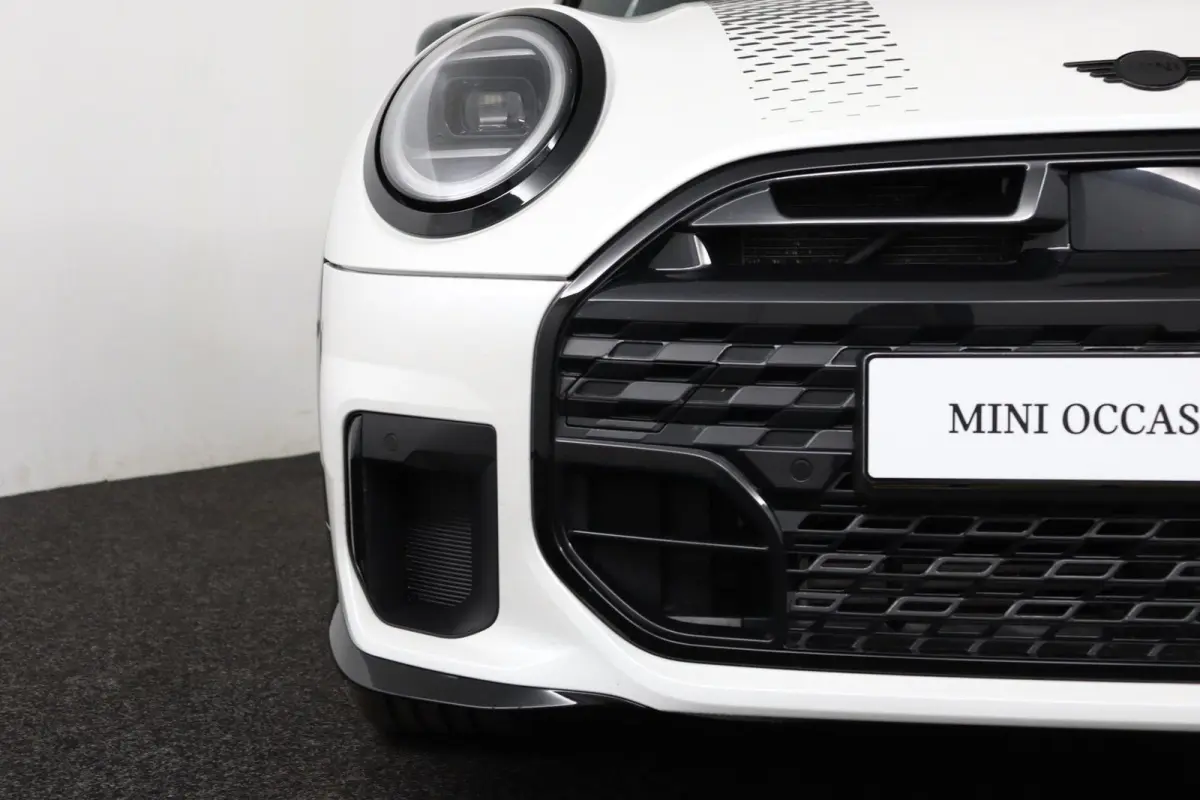 1.5 Cooper C John Cooper Works JCW Uitvoering | Pakket S | Stoel- en stuurverwarming | Panoramadak | Head-Up Display