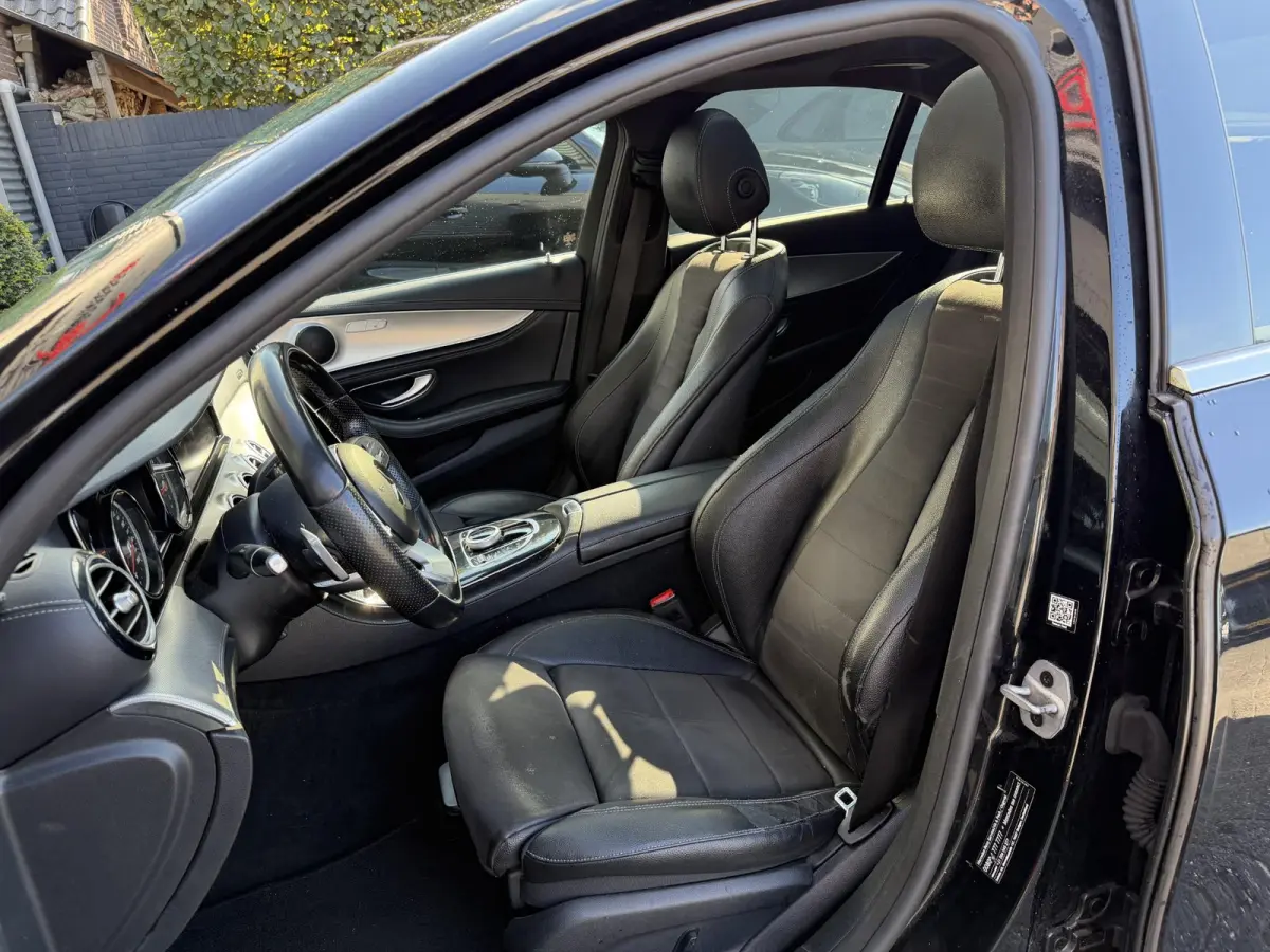 220 d AMG | Panoramadak | Camera | Sfeerverlichting | Navigatie | Stoelverwarming |