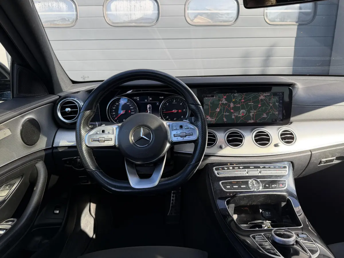 220 d AMG | Panoramadak | Camera | Sfeerverlichting | Navigatie | Stoelverwarming |