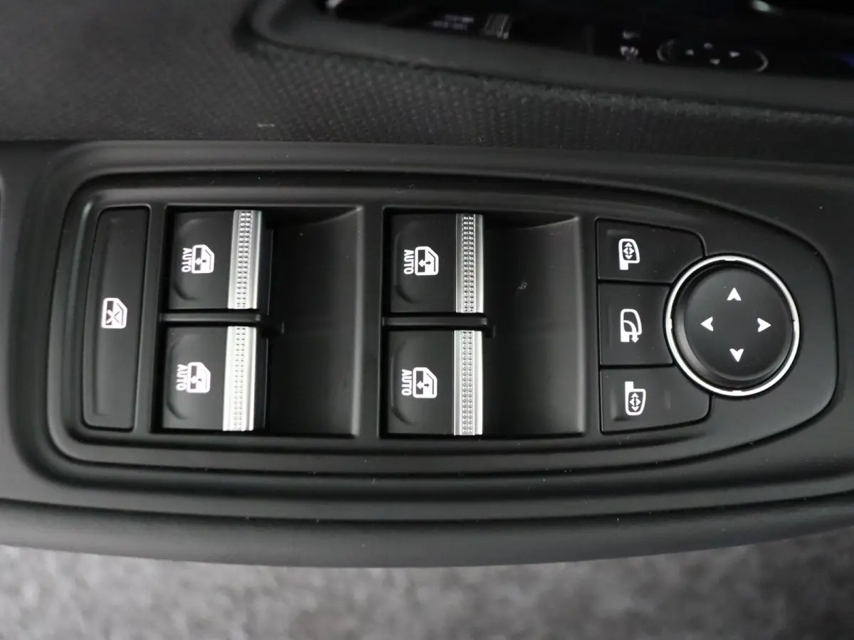 techno full hybrid E-Tech 160 pk | pack winter, safety & parking | all-season banden | verlenging connected services openR link met twee jaar |