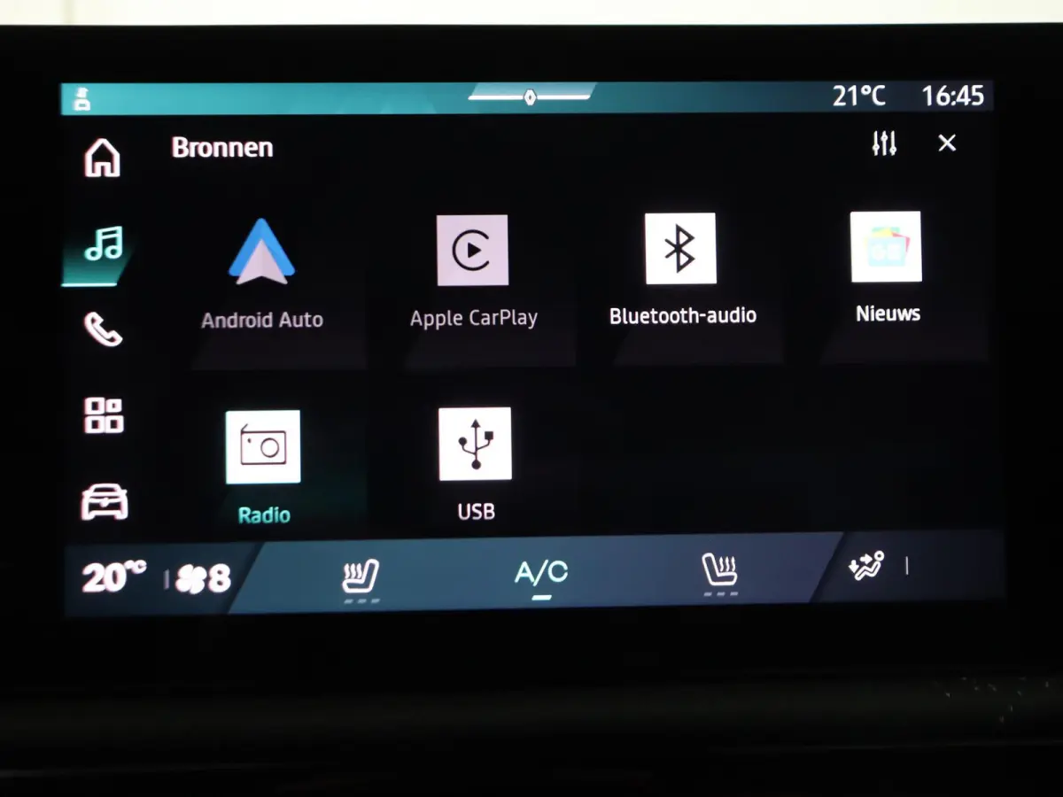 techno full hybrid E-Tech 160 pk | pack winter, safety & parking | all-season banden | verlenging connected services openR link met twee jaar |