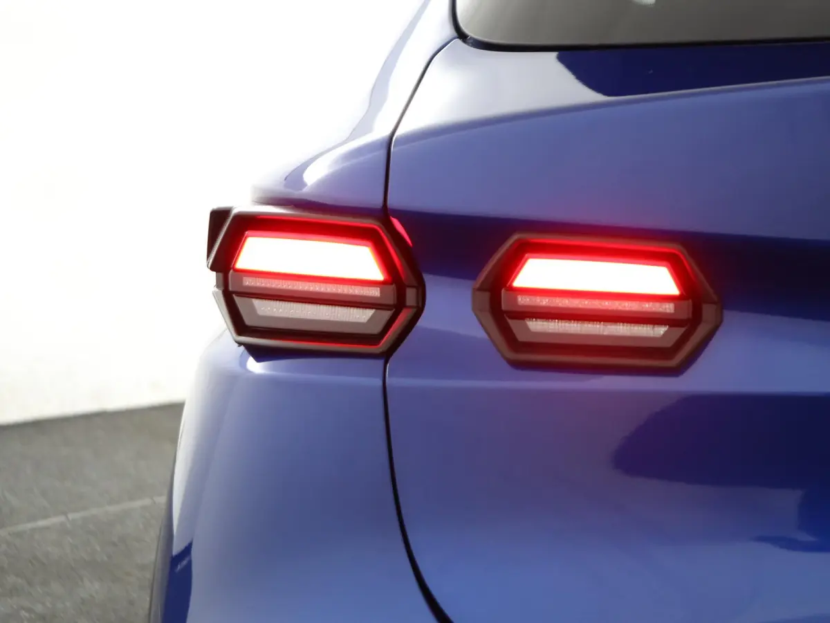 techno full hybrid E-Tech 160 pk | pack winter, safety & parking | all-season banden | verlenging connected services openR link met twee jaar |
