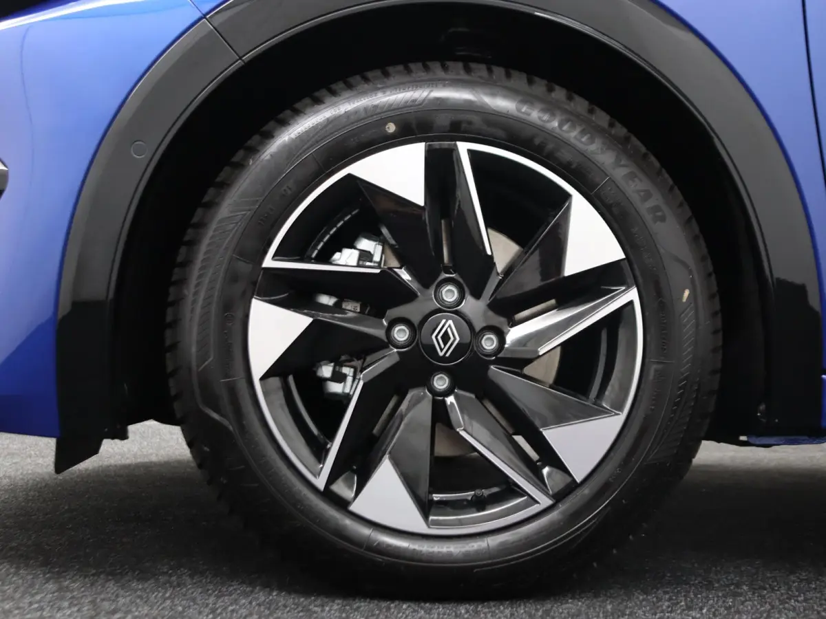 techno full hybrid E-Tech 160 pk | pack winter, safety & parking | all-season banden | verlenging connected services openR link met twee jaar |