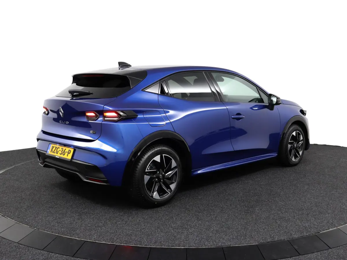 techno full hybrid E-Tech 160 pk | pack winter, safety & parking | all-season banden | verlenging connected services openR link met twee jaar |