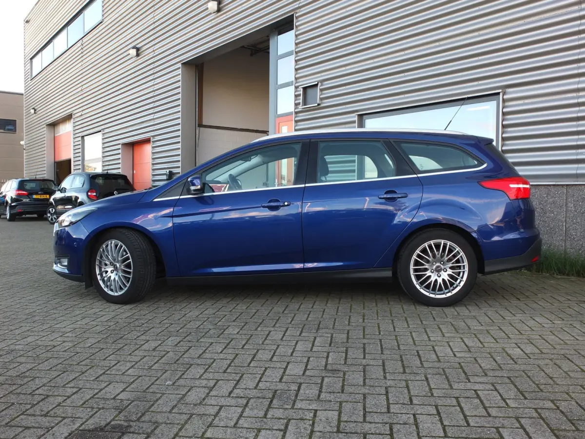 1.0 Titanium | 360° PDC | Cruise | 145.217 KM
