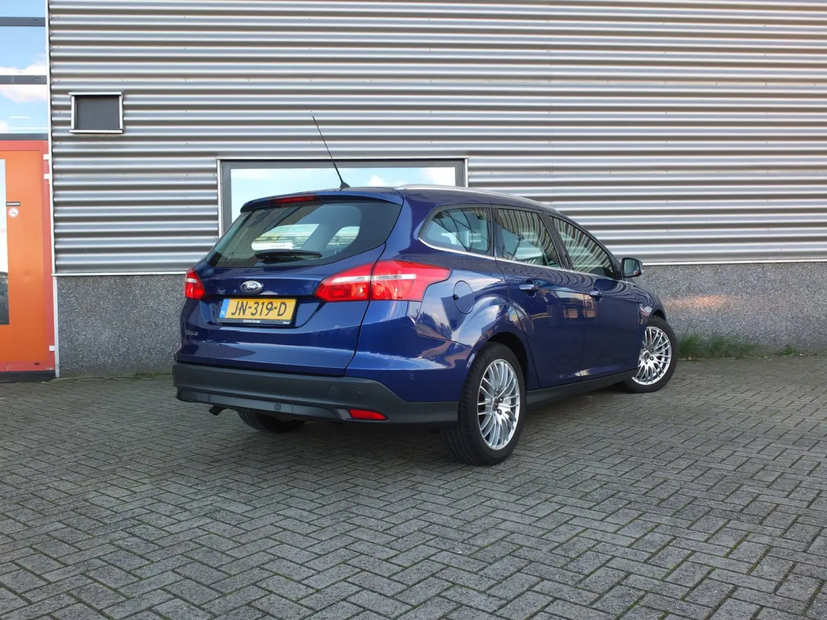 1.0 Titanium | 360° PDC | Cruise | 145.217 KM