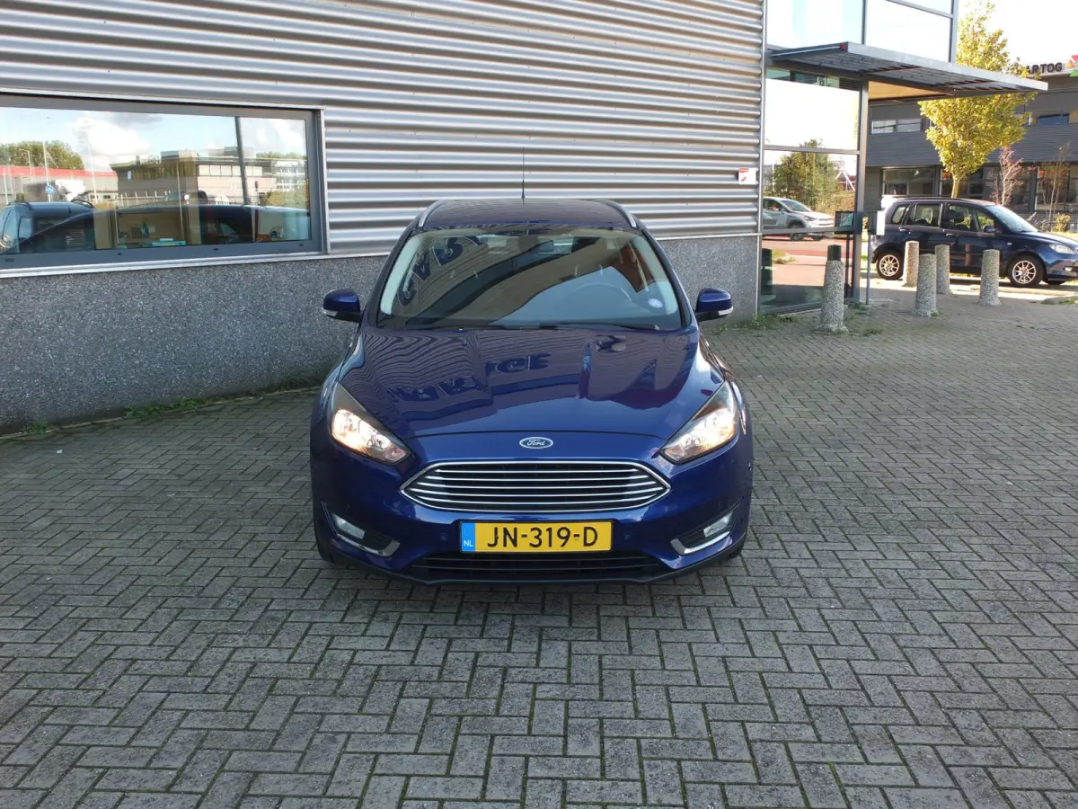 1.0 Titanium | 360° PDC | Cruise | 145.217 KM