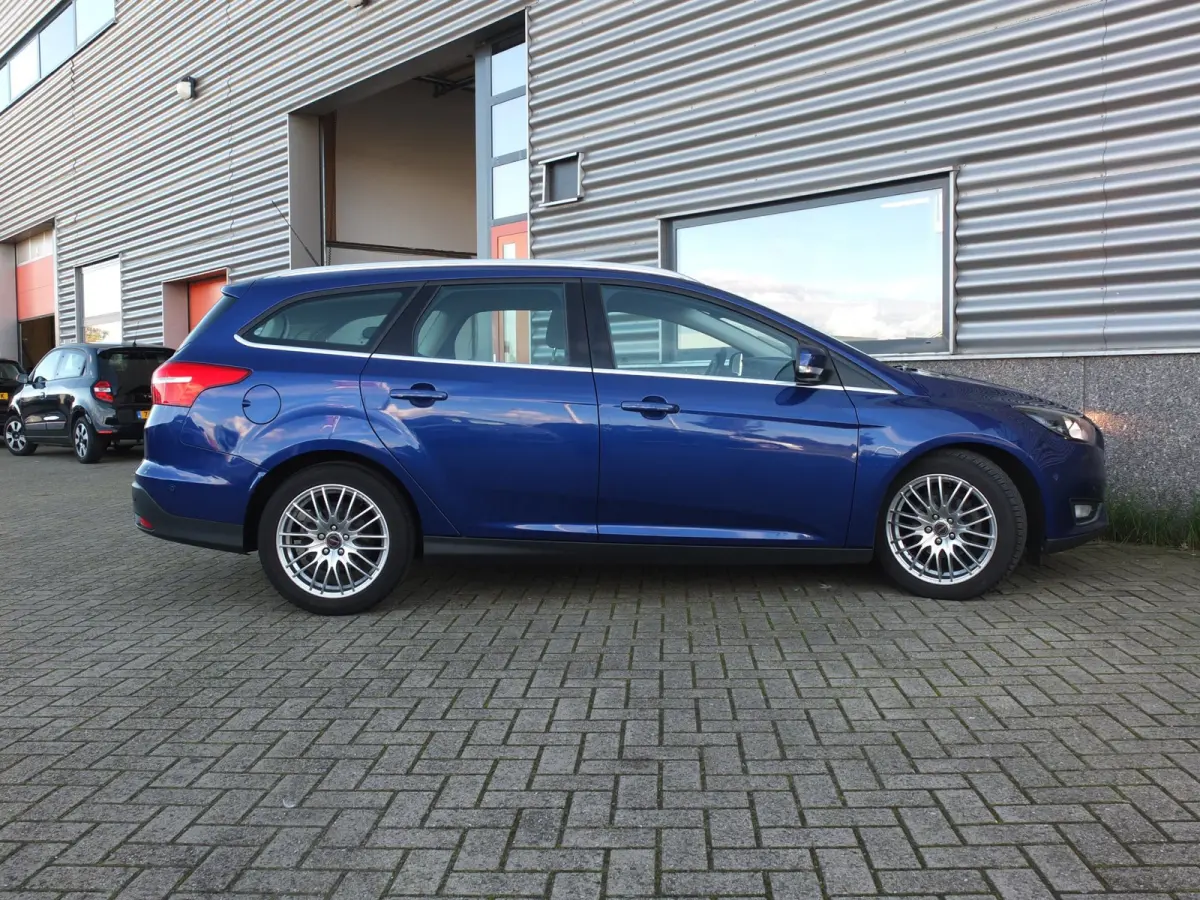1.0 Titanium | 360° PDC | Cruise | 145.217 KM