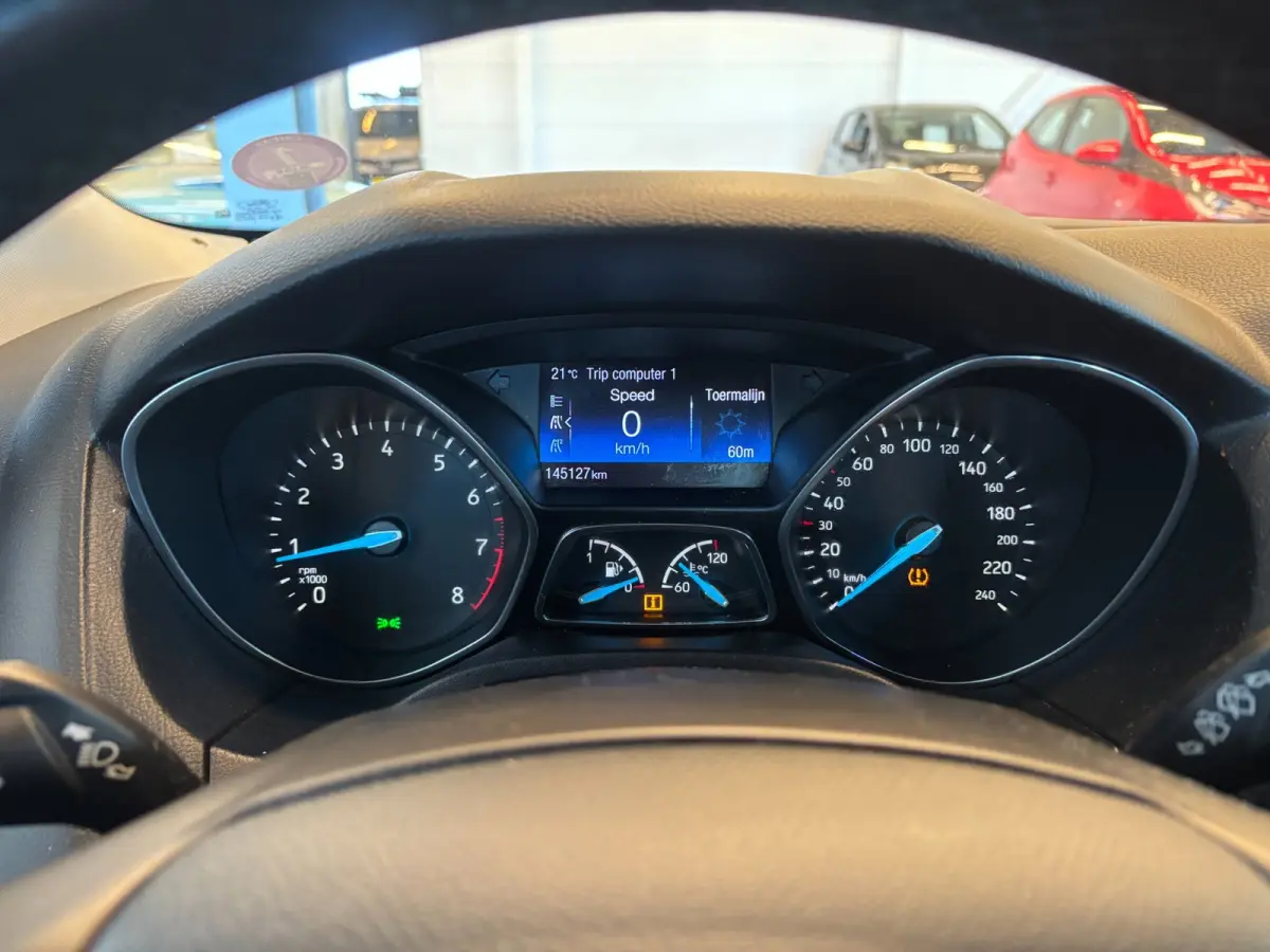 1.0 Titanium | 360° PDC | Cruise | 145.217 KM