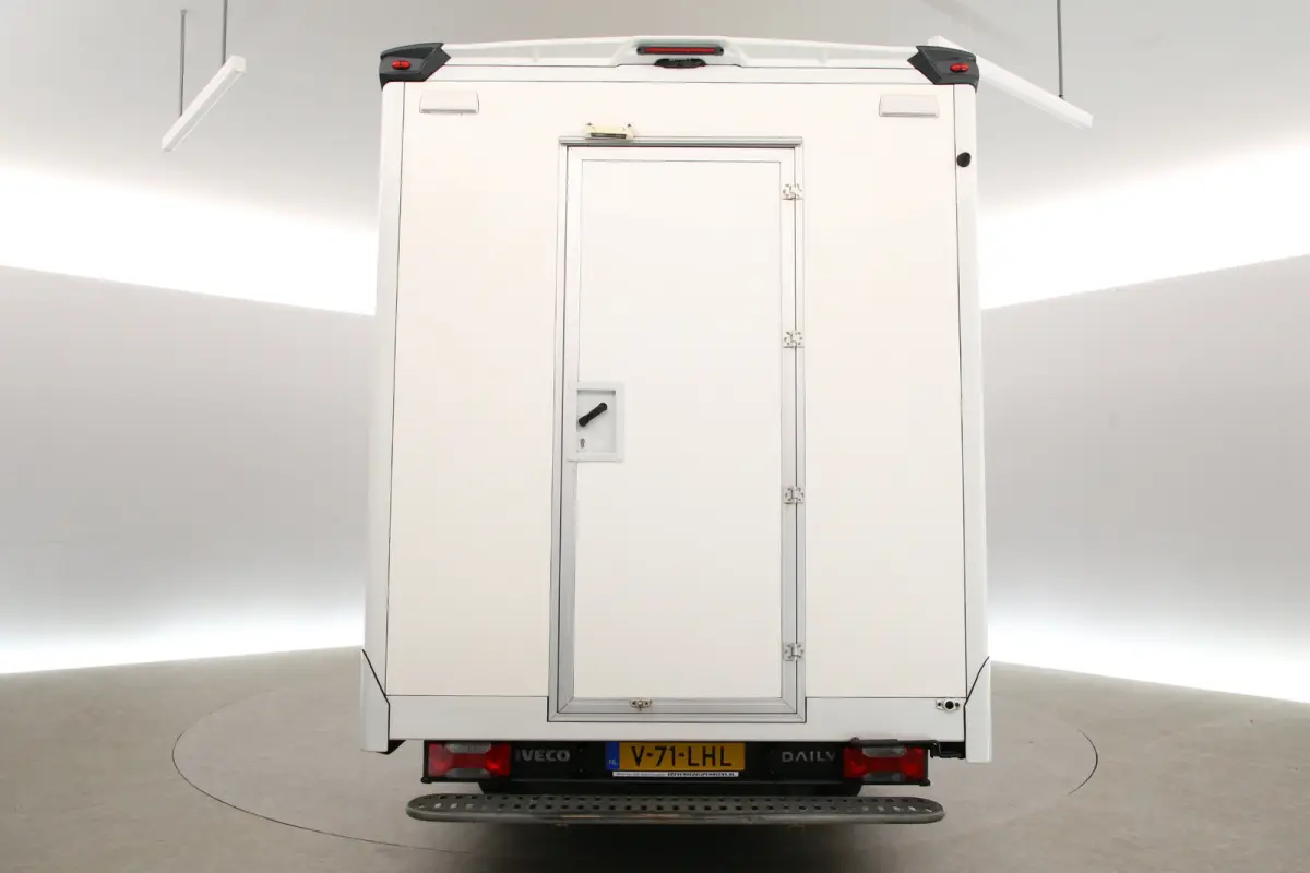 35S14 2.3 410 | Foodtruck | Verkoopwagen | Snackwagen | Eventtruck | Zijdeur | Airco | Camera | Treeplank