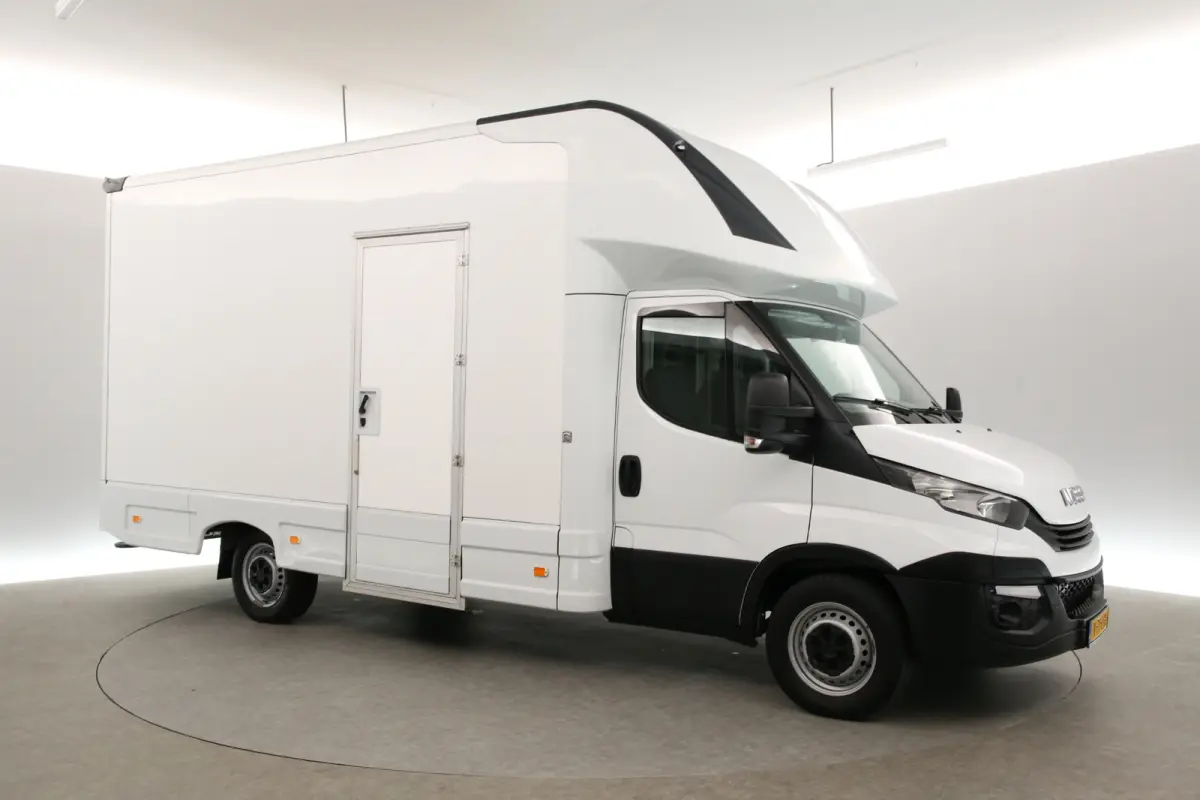 35S14 2.3 410 | Foodtruck | Verkoopwagen | Snackwagen | Eventtruck | Zijdeur | Airco | Camera | Treeplank