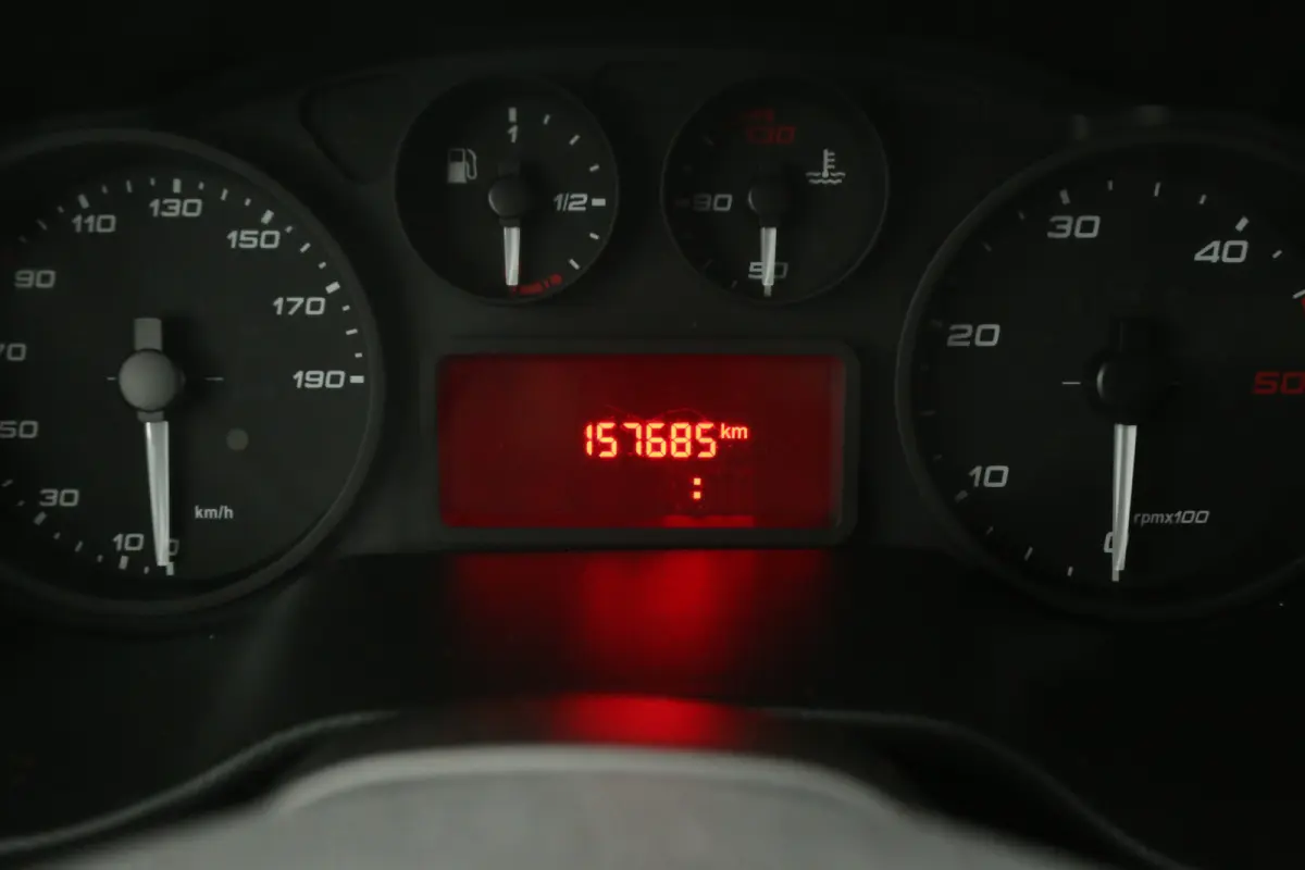 35S14 2.3 410 | Foodtruck | Verkoopwagen | Snackwagen | Eventtruck | Zijdeur | Airco | Camera | Treeplank