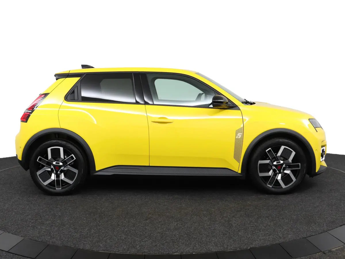 techno 150 pk comfort range | pack advanced driving assist | Harman Kardon® premium audio |
