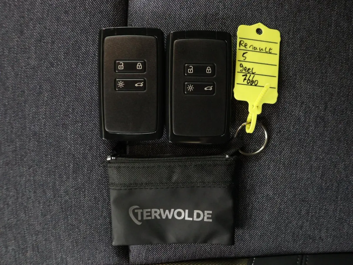 techno 150 pk comfort range | pack advanced driving assist | Harman Kardon® premium audio |