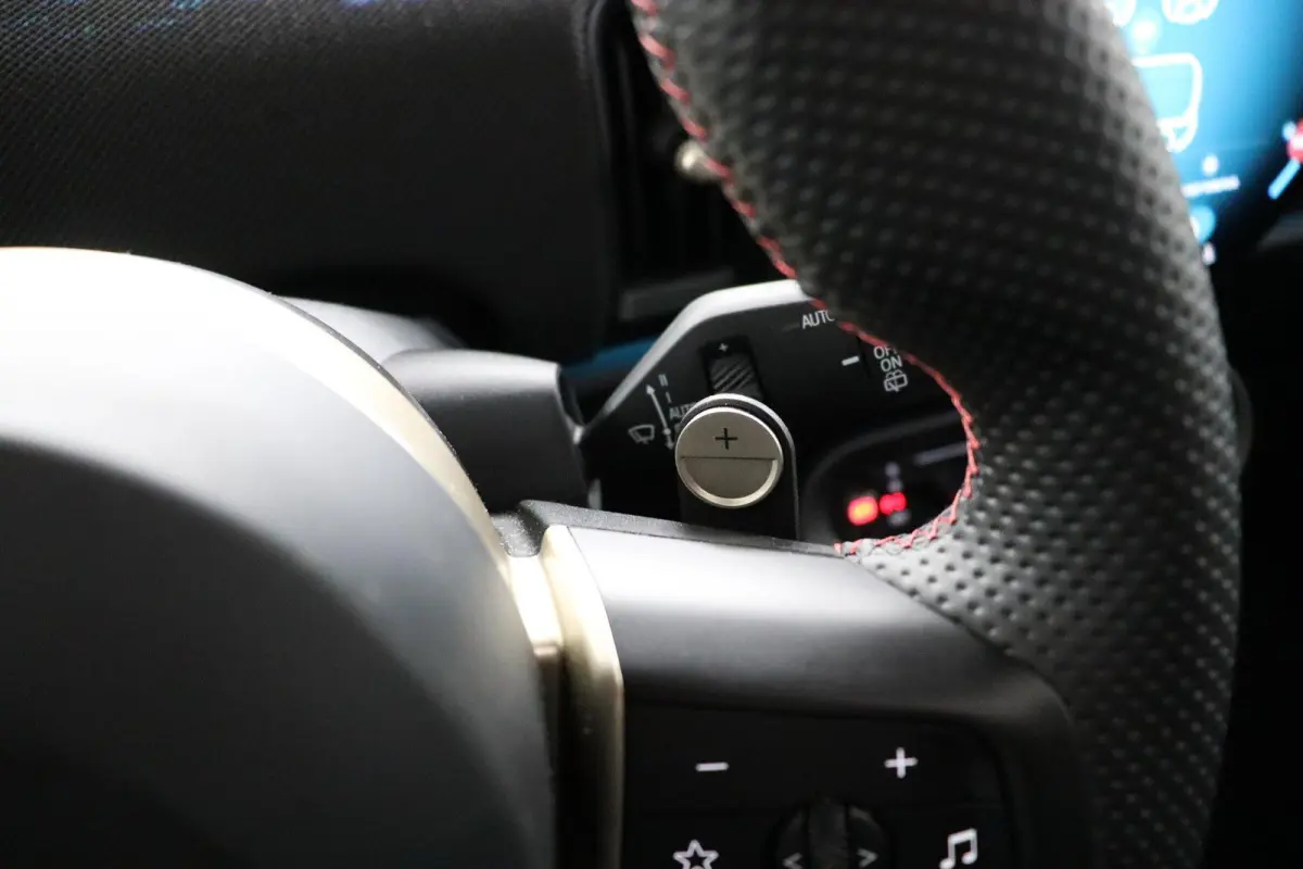 1.5 Cooper C John Cooper Works JCW Uitvoering | Pakket M | Panoramadak | Harman Kardon | Head-Up Display | Stuur- en stoelverwarming