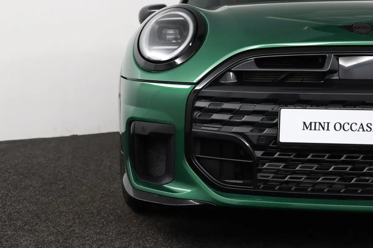 1.5 Cooper C John Cooper Works JCW Uitvoering | Pakket M | Panoramadak | Harman Kardon | Head-Up Display | Stuur- en stoelverwarming