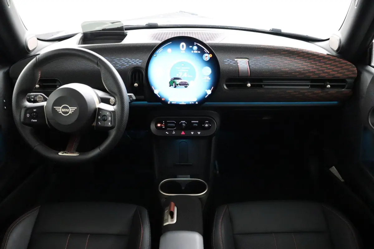 1.5 Cooper C John Cooper Works JCW Uitvoering | Pakket M | Panoramadak | Harman Kardon | Head-Up Display | Stuur- en stoelverwarming
