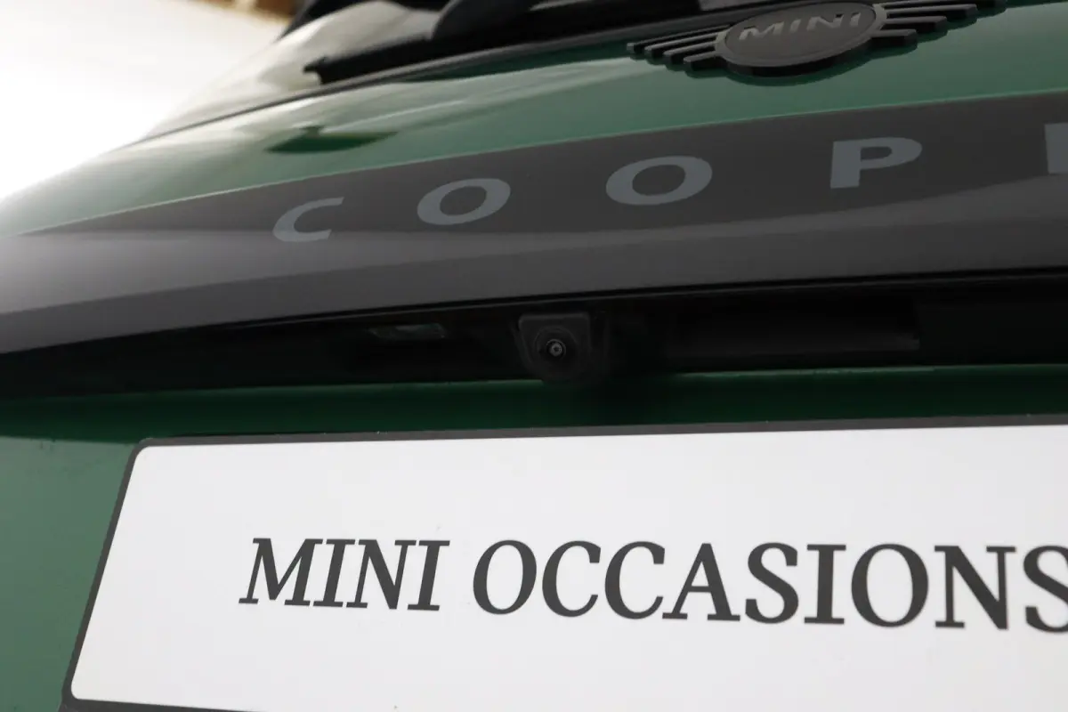 1.5 Cooper C John Cooper Works JCW Uitvoering | Pakket M | Panoramadak | Harman Kardon | Head-Up Display | Stuur- en stoelverwarming