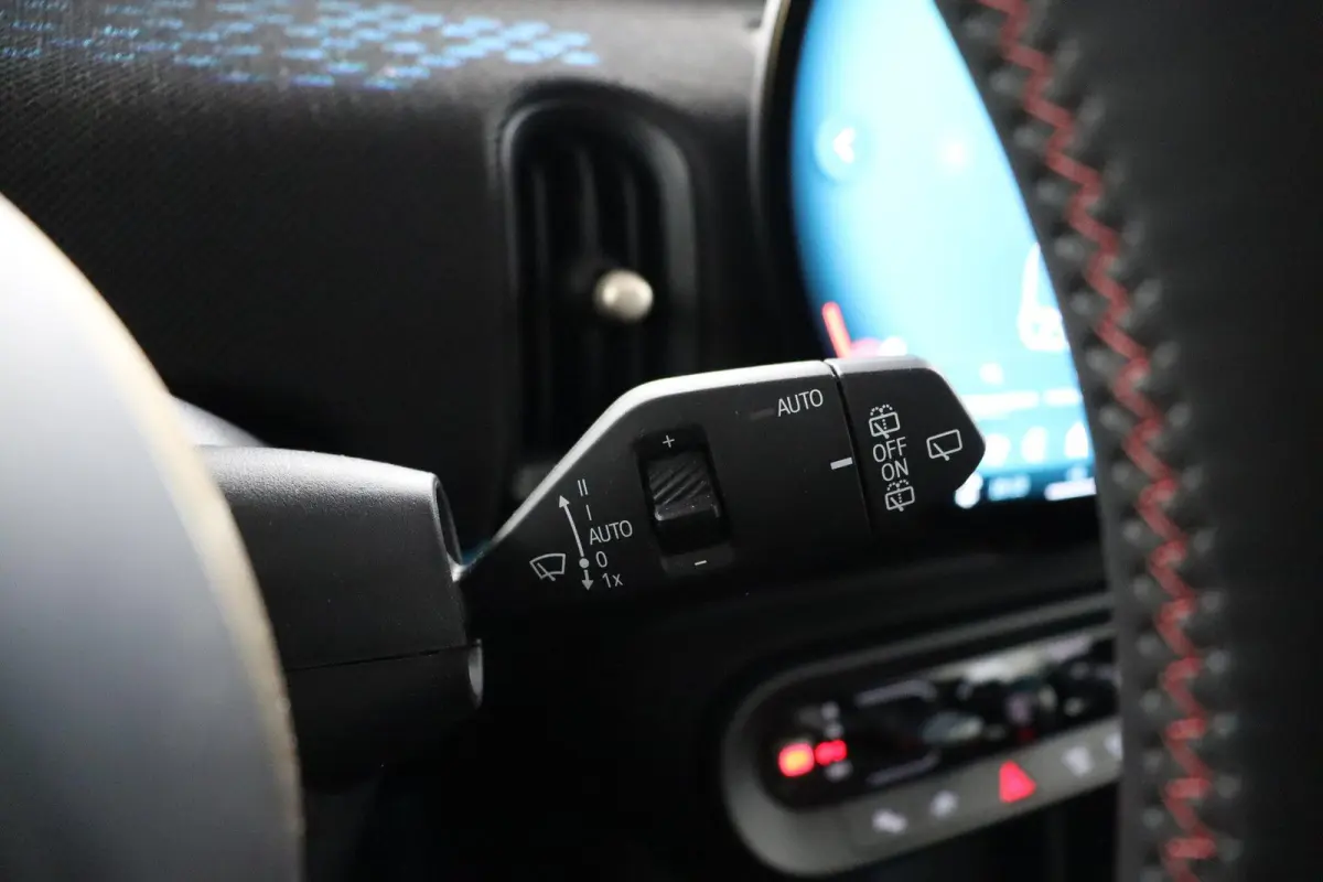 1.5 Cooper C John Cooper Works JCW Uitvoering | Pakket M | Panoramadak | Harman Kardon | Head-Up Display | Stuur- en stoelverwarming