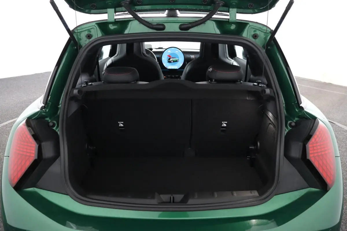 1.5 Cooper C John Cooper Works JCW Uitvoering | Pakket M | Panoramadak | Harman Kardon | Head-Up Display | Stuur- en stoelverwarming