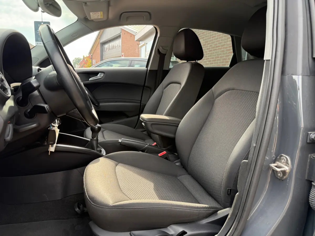 1.0 TFSI|CRUISE/NAVI/PDC/BLUETOOTH/