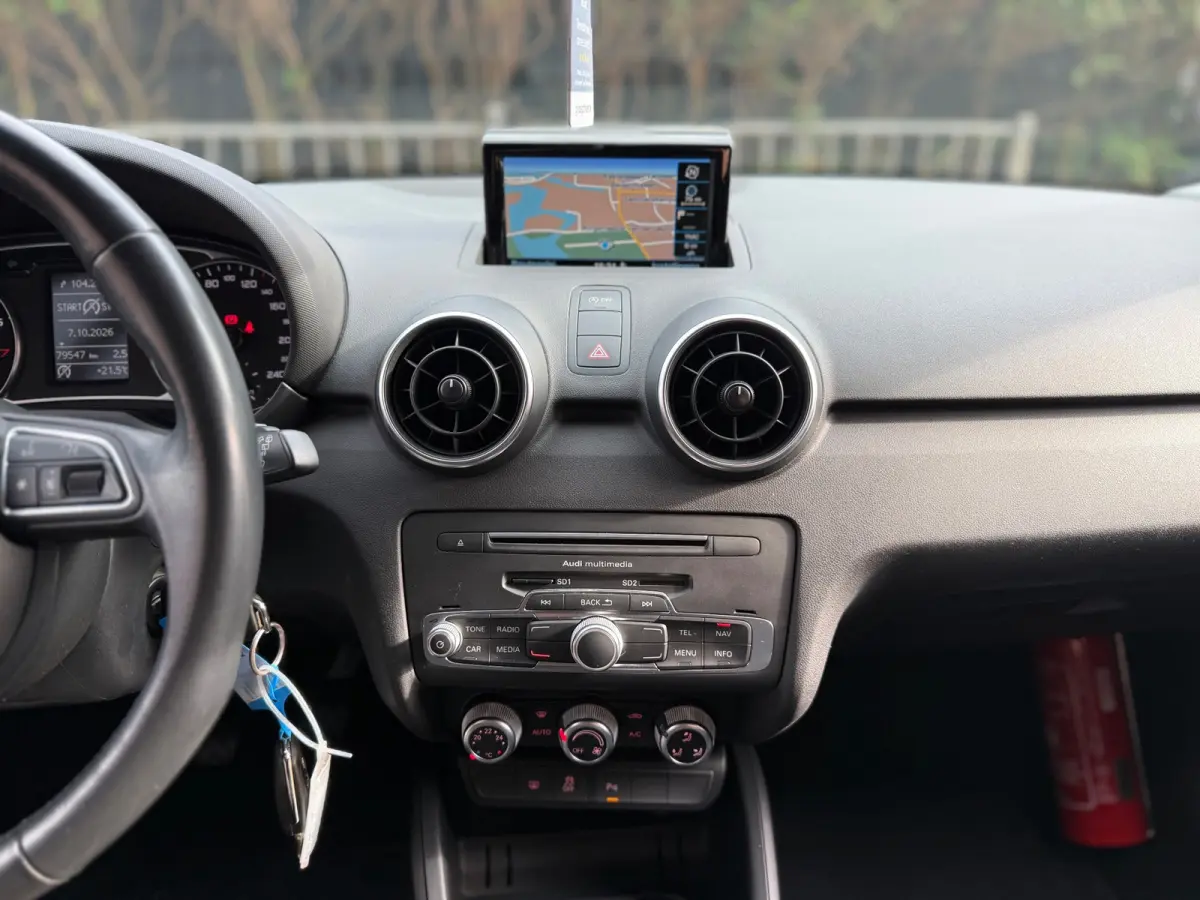 1.0 TFSI|CRUISE/NAVI/PDC/BLUETOOTH/