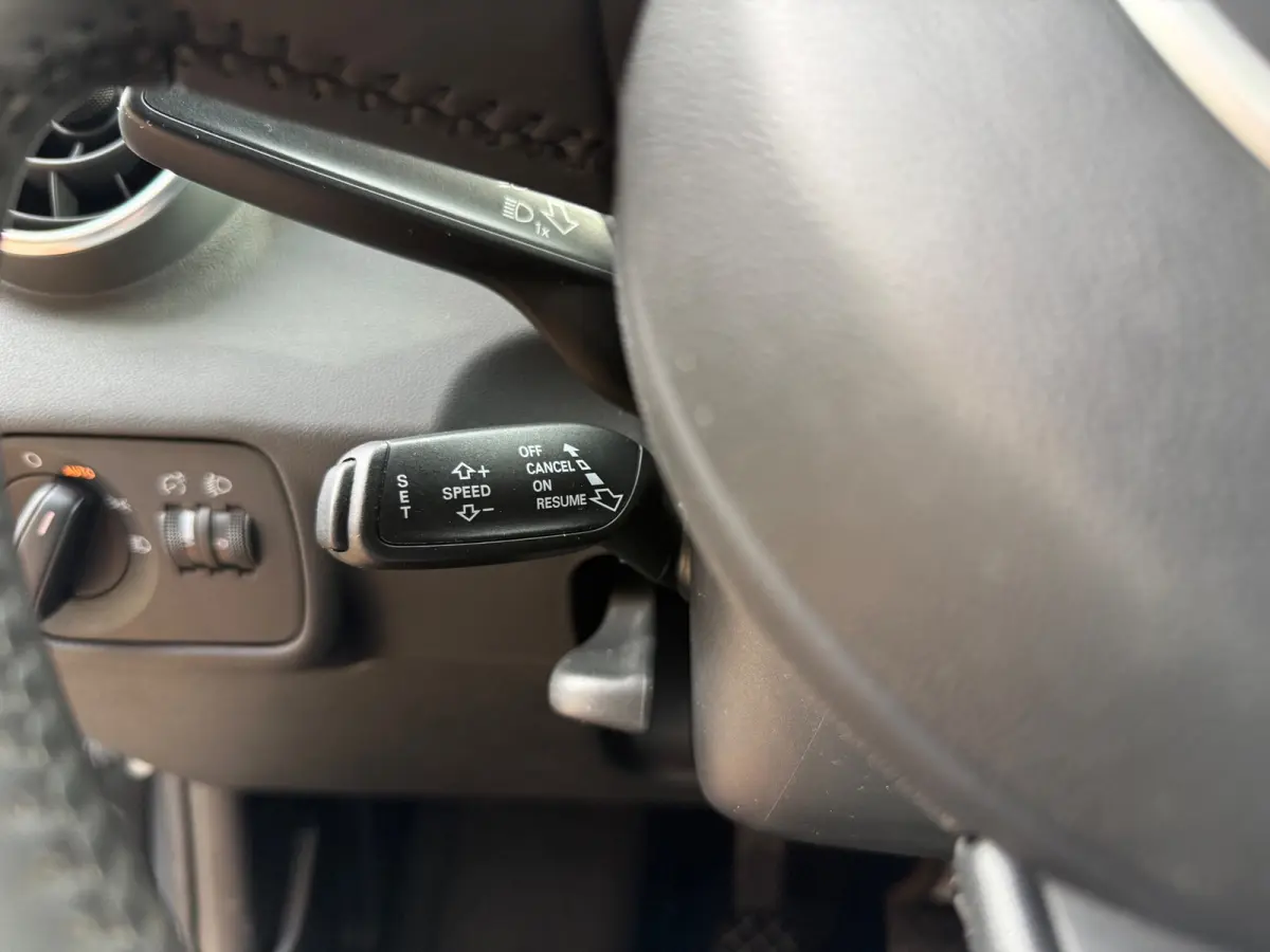 1.0 TFSI|CRUISE/NAVI/PDC/BLUETOOTH/