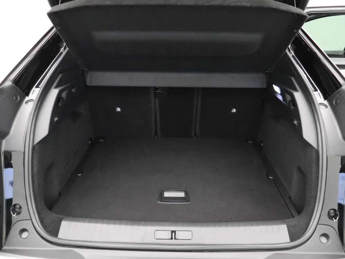 1.2 Hybrid 145 GT Camera | Cruise Control Adaptief | Stoel en Stuur Verwarming | 19" Lichtmetalen Velgen | Parkeersensoren Voor en Achter | Keyless