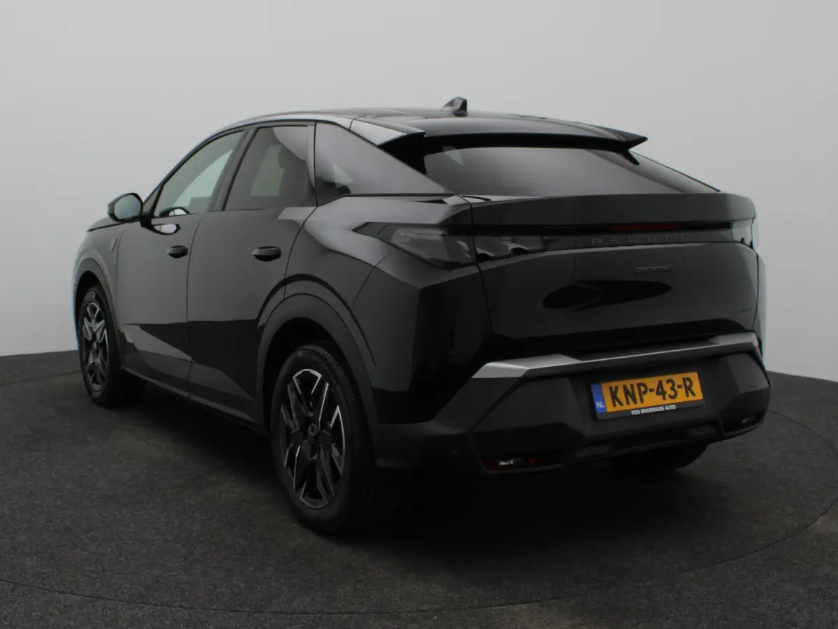 1.2 Hybrid 145 GT Camera | Cruise Control Adaptief | Stoel en Stuur Verwarming | 19" Lichtmetalen Velgen | Parkeersensoren Voor en Achter | Keyless