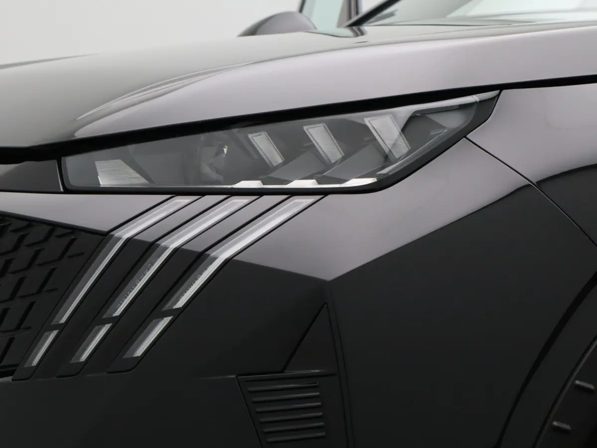 1.2 Hybrid 145 GT Camera | Cruise Control Adaptief | Stoel en Stuur Verwarming | 19" Lichtmetalen Velgen | Parkeersensoren Voor en Achter | Keyless