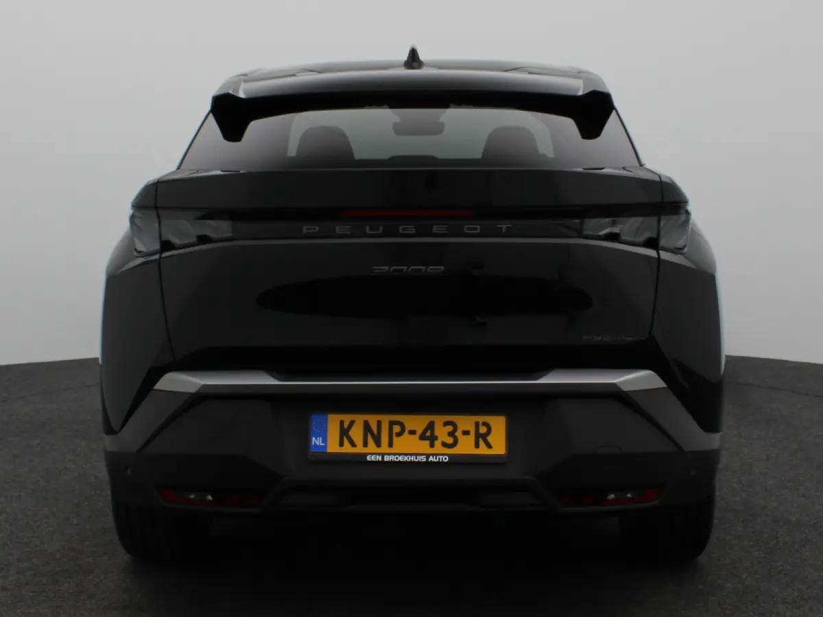 1.2 Hybrid 145 GT Camera | Cruise Control Adaptief | Stoel en Stuur Verwarming | 19" Lichtmetalen Velgen | Parkeersensoren Voor en Achter | Keyless